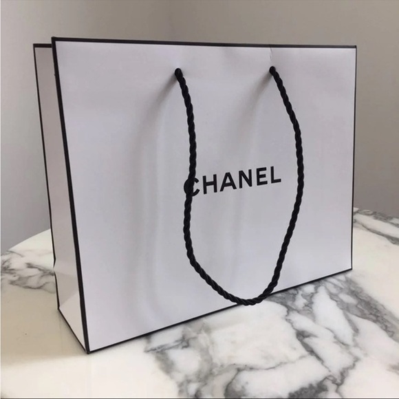100% Authentic CHANEL Gift bag - Picture 1 of 5